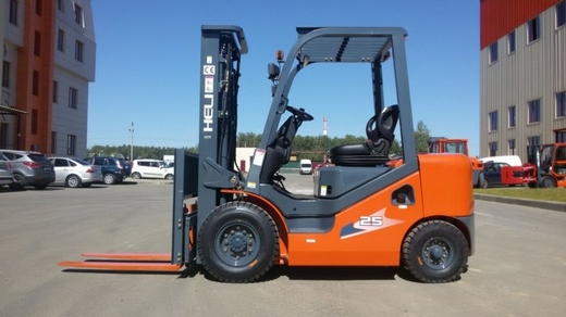 Вилочный погрузчик HELI CPCD25 NEW H