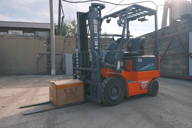 Вилочный электропогрузчик HELI CPQD15 